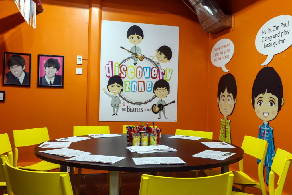 Pop Art-kamer in The Discovery Zone in het Beatles Story Museum in Liverpool
