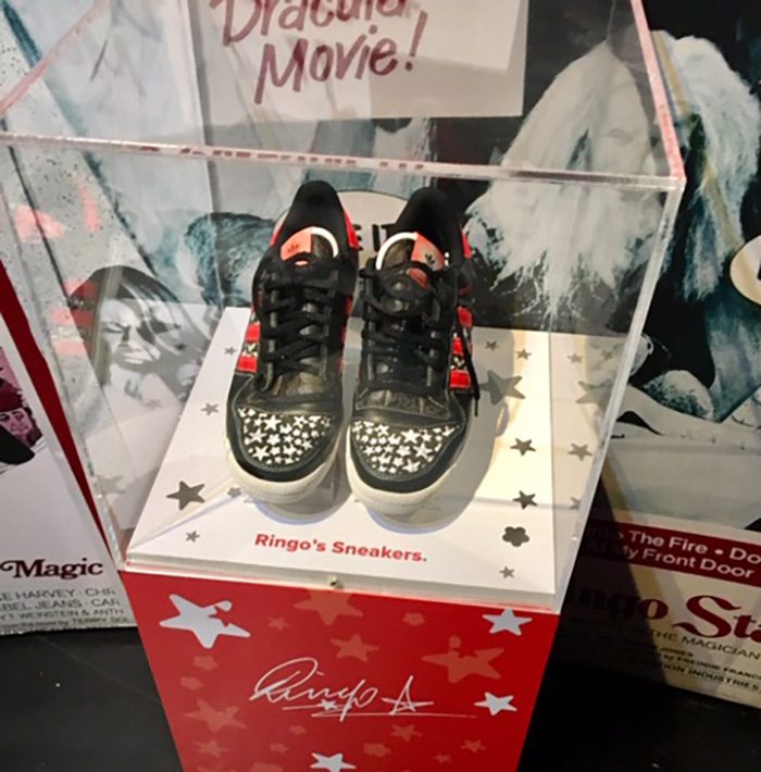 Ringo Shoes-memorabilia tentoongesteld in The Beatles Story Museum Liverpool
