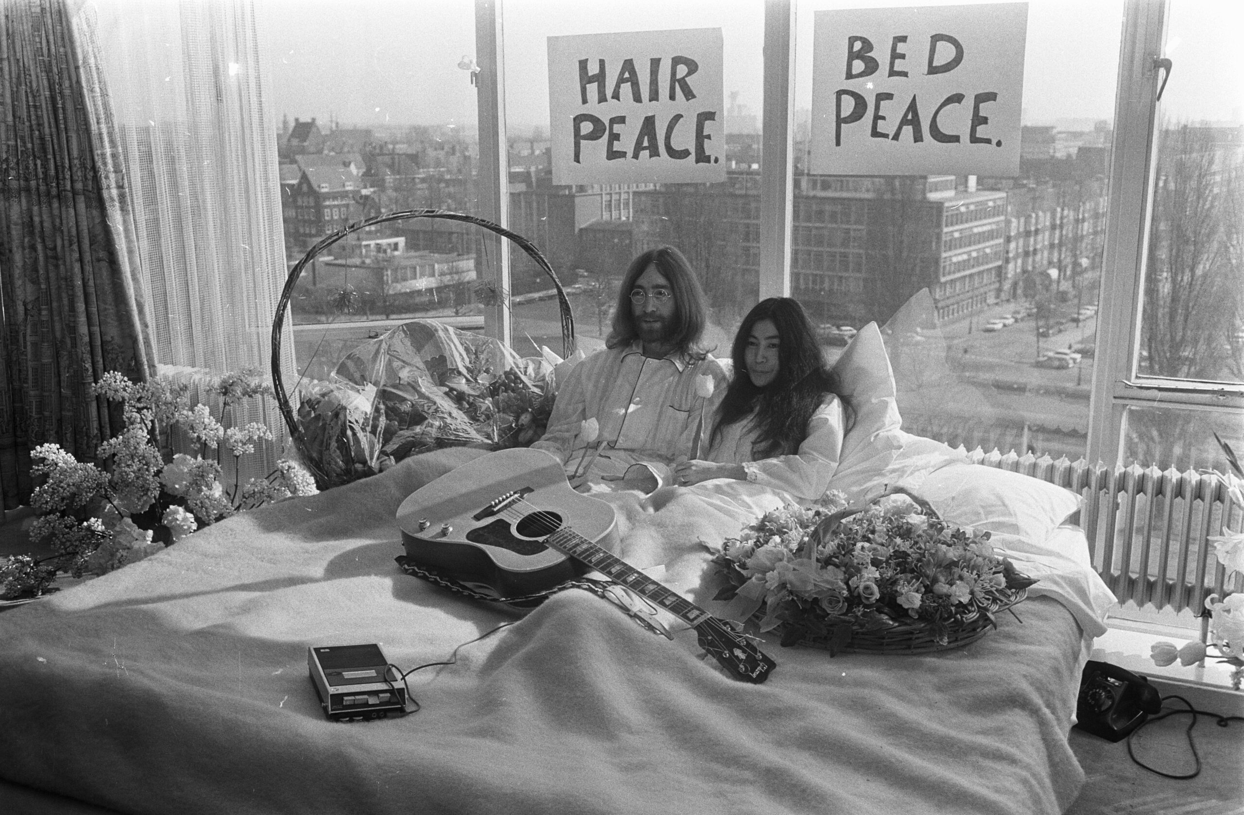 john lennon yoko ono bed in for peace amsterdam 1969