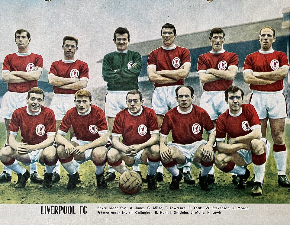 La plantilla del Liverpool FC para la temporada 1963-64.